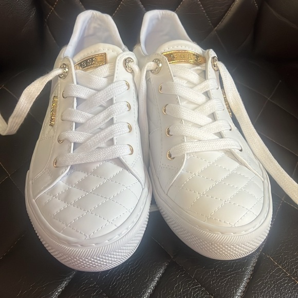 GUESS Women's Loven Sneaker - Picture 4 of 5